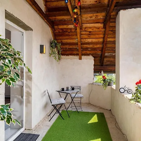 Nyaraló Beautiful With Parking In A Quiet Location