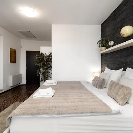 Beautiful With Parking In A Quiet Location Nyaraló