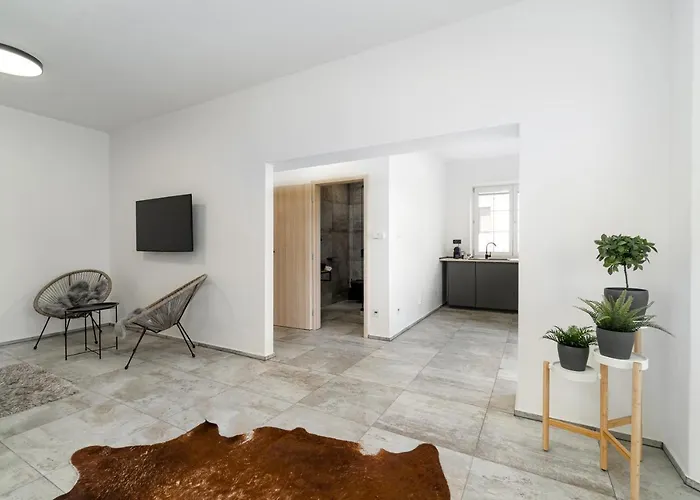 Beautiful With Parking In A Quiet Location Semesterbostad *